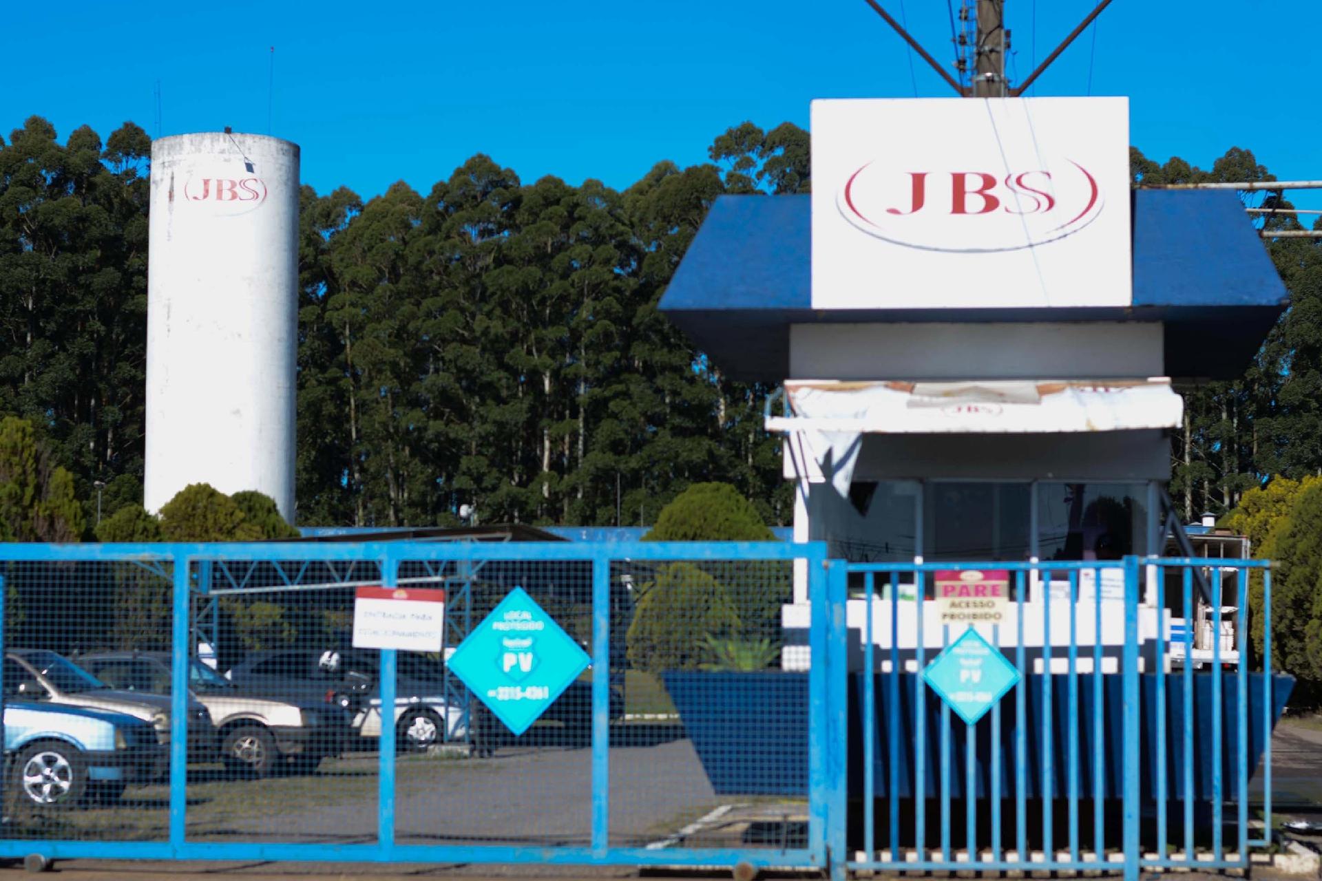 Justiça do Trabalho interdita unidade da JBS no RS por foco de covid19